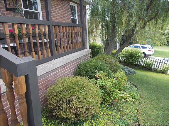 5th image of 407 Crest Way
