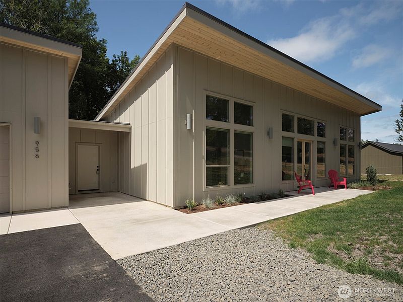 5th image of 956 Paine Road