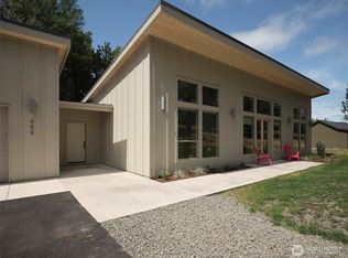 956 Paine Rd, Castle Rock, WA 98611