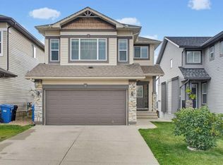 71 N Pantego Way NW, Calgary, AB T3K 0C3