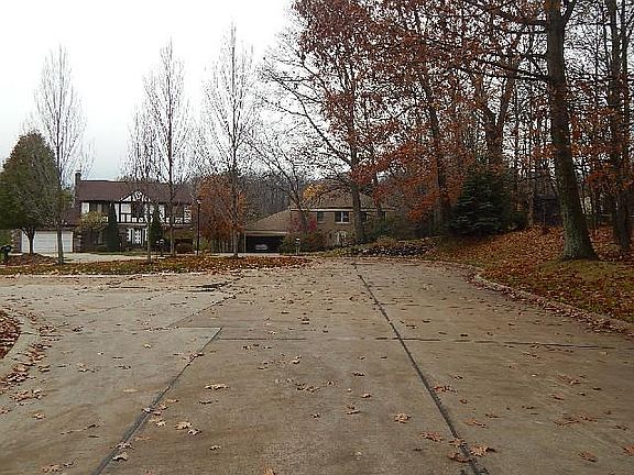 4th image of 33424 Overland Ln