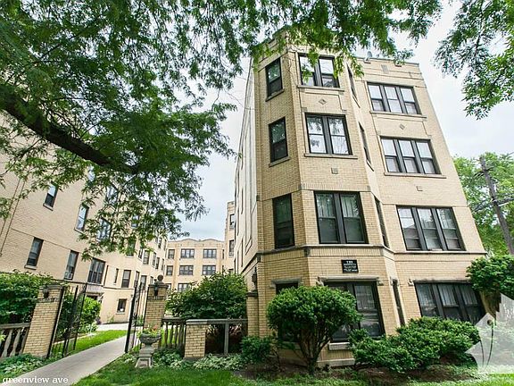 5th image of 3815 N Greenview Ave #125