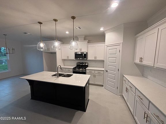 4th image of 225 Central Village Way