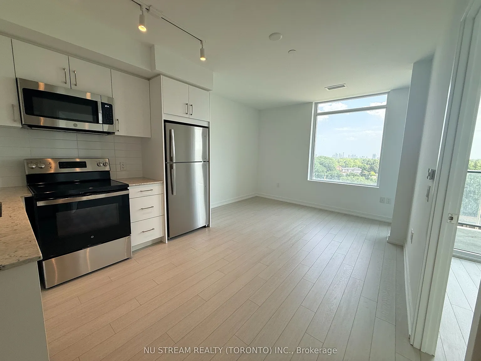 1 bed, $2,000 — Photo 4