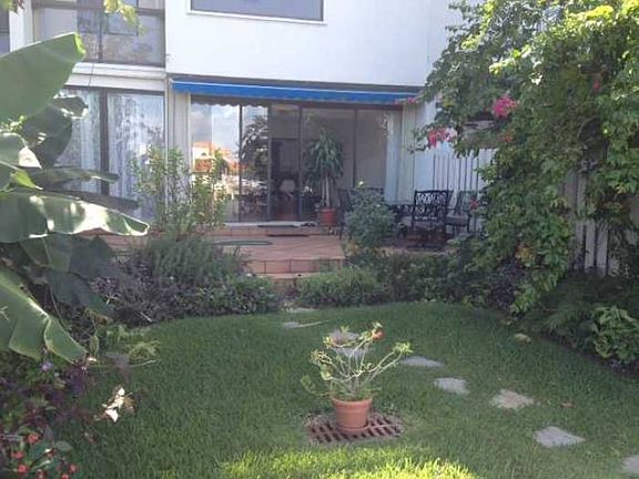PRIVATE YARD