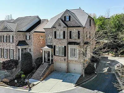 Higher elevation than adjacent houses for perched views - 1108 Valley Overlook Dr NE