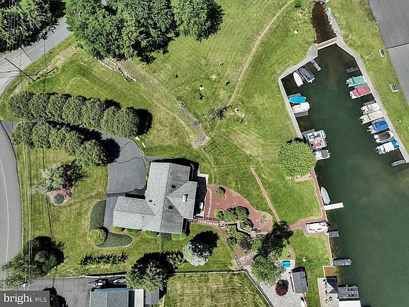 4th image of 588-589 Wynonah Dr