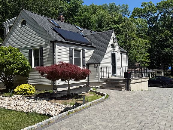 3rd image of 252 E Crescent Ave