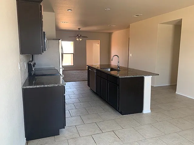 3 bed, 2.0 bath, 1464 sqft, $2,350 — Photo 2