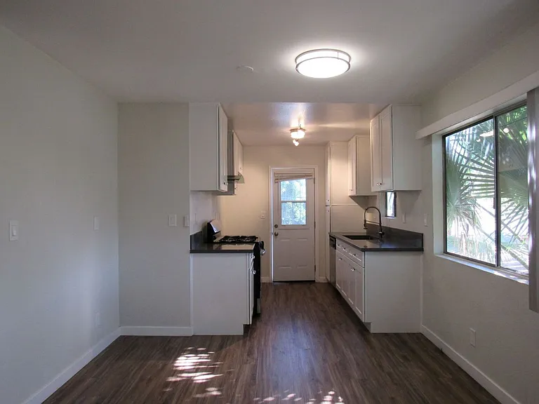 13825 Vanowen St #12 — Photo 5