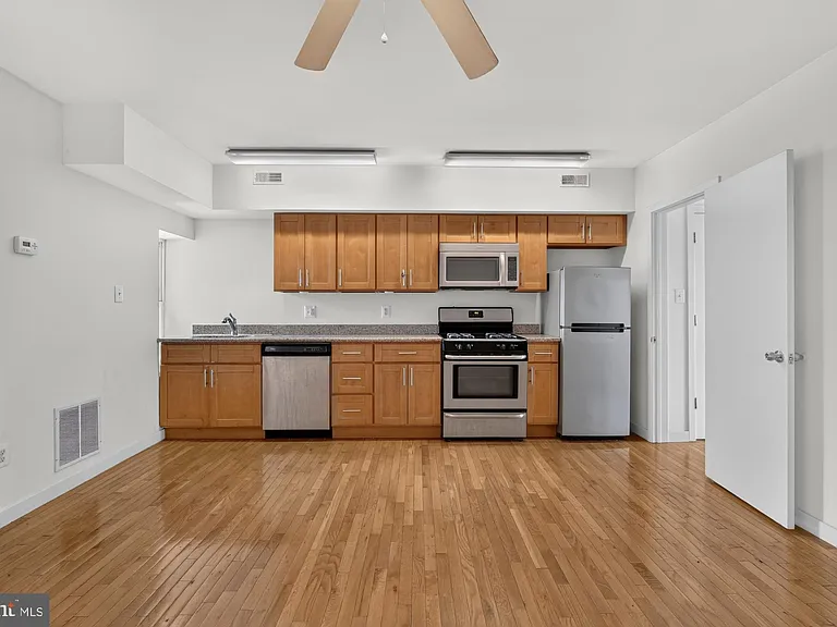 4307 Locust St #3 — Photo 2