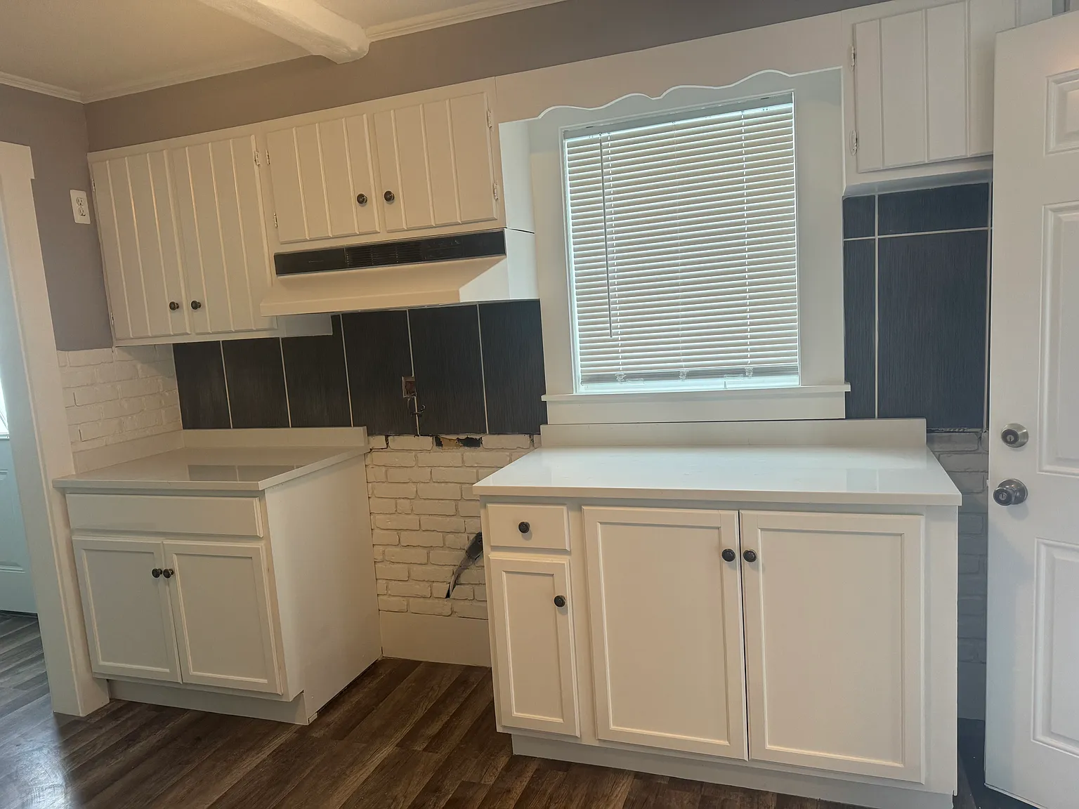 2 bed, 1000 sqft, $2,400 — Photo 2