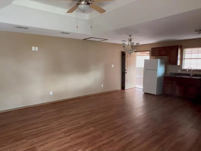 3300 N Juan St — Photo 9
