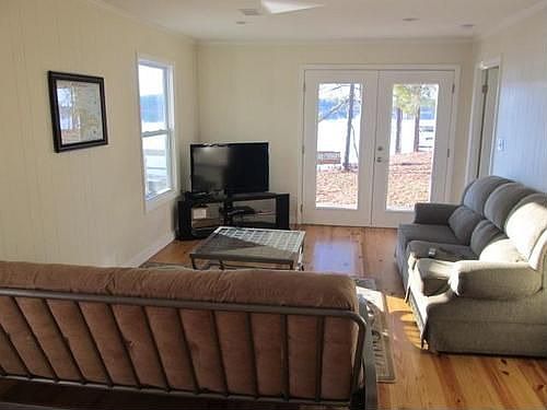 3rd image of 1275 Lakewood Dr