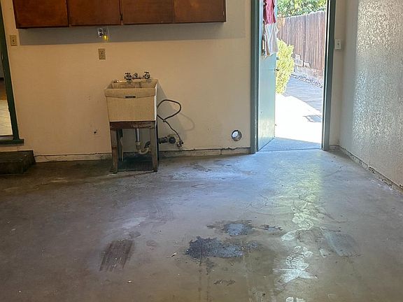 5th image of 3845 E Andrews Ave