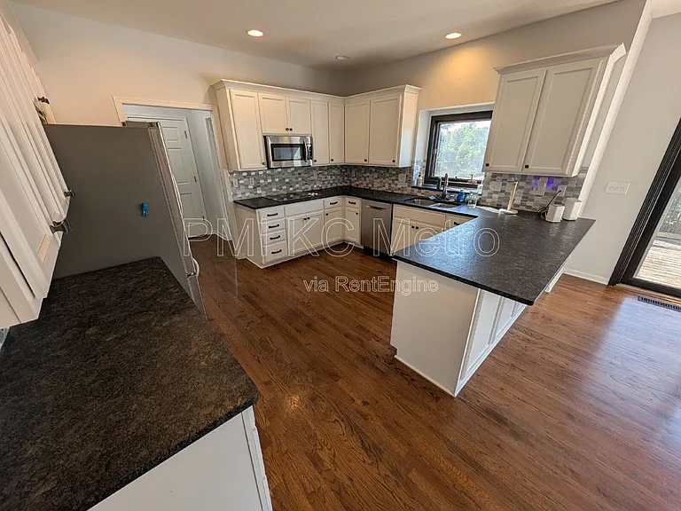 3905 SW 14th St — Photo 48