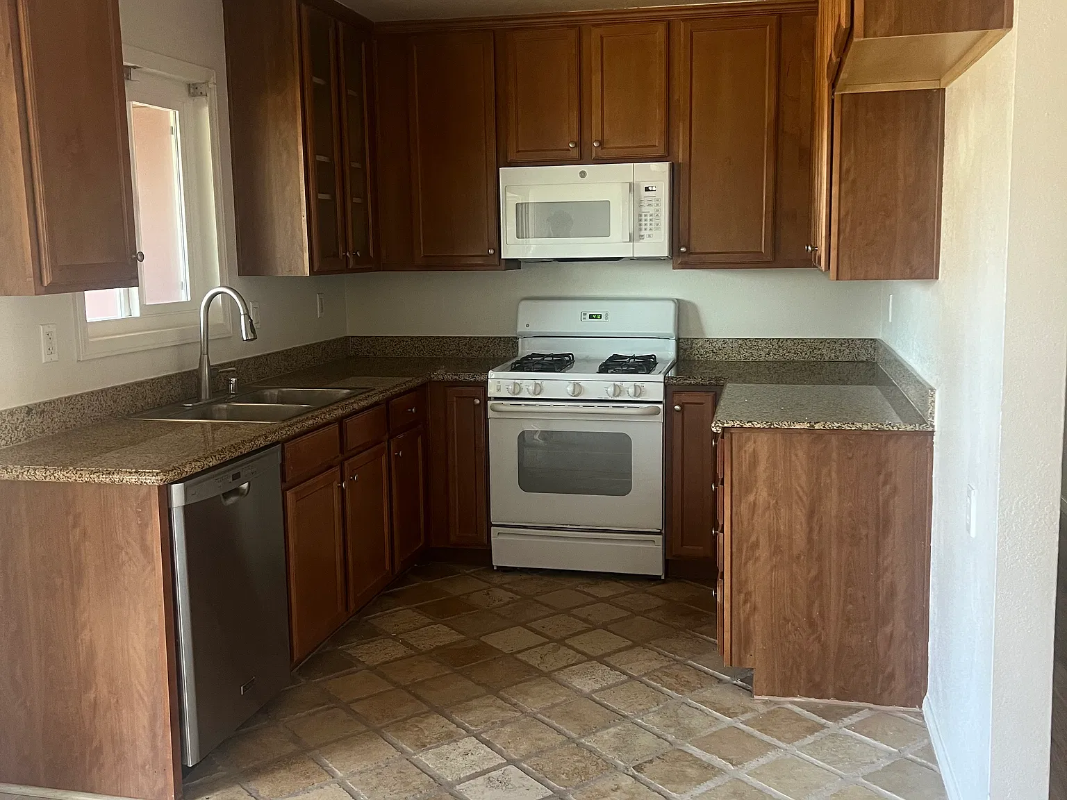 2 bed, 856 sqft, $2,500 — Photo 4
