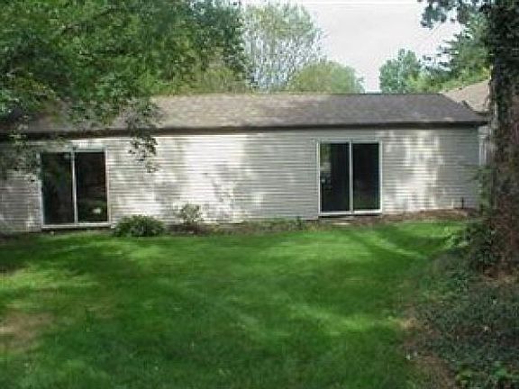 3rd image of 41775 Elmwood St