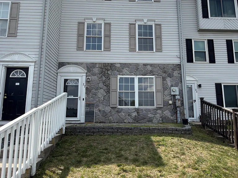 37 Privet Dr #37 — Photo 3