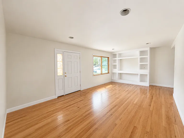 19 Beam Ave — Photo 2