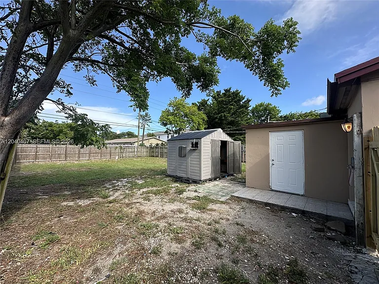 820 NW 4th Ave — Photo 9