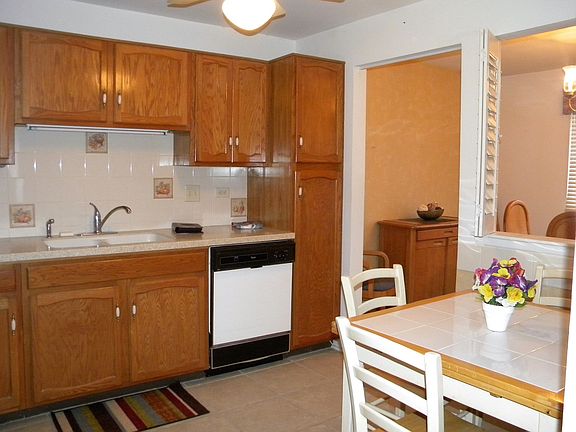3rd image of 1602 Stratford Ct APT D1