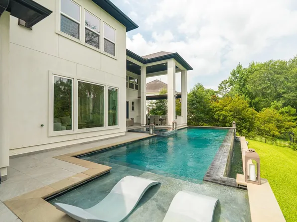 42 N Waterbridge Dr, Tomball, TX 77375