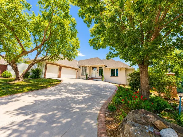 8253 E Oxford Ct, Wichita, KS 67226