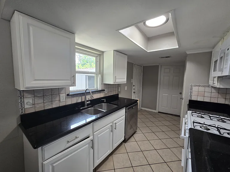 624 Oceanview Dr — Photo 13