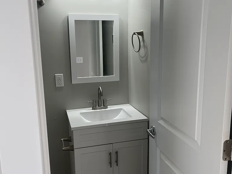 114 E Franklin St #3 — Photo 10