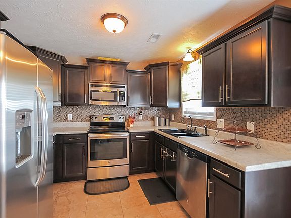 5th image of 346 Patrick Pl
