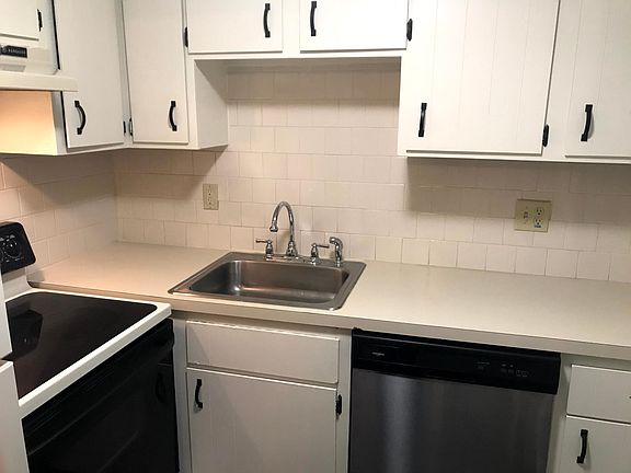 5th image of 215 Winter St APT 3C