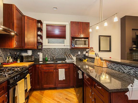 3rd image of 2837 W Lyndale St #1A0