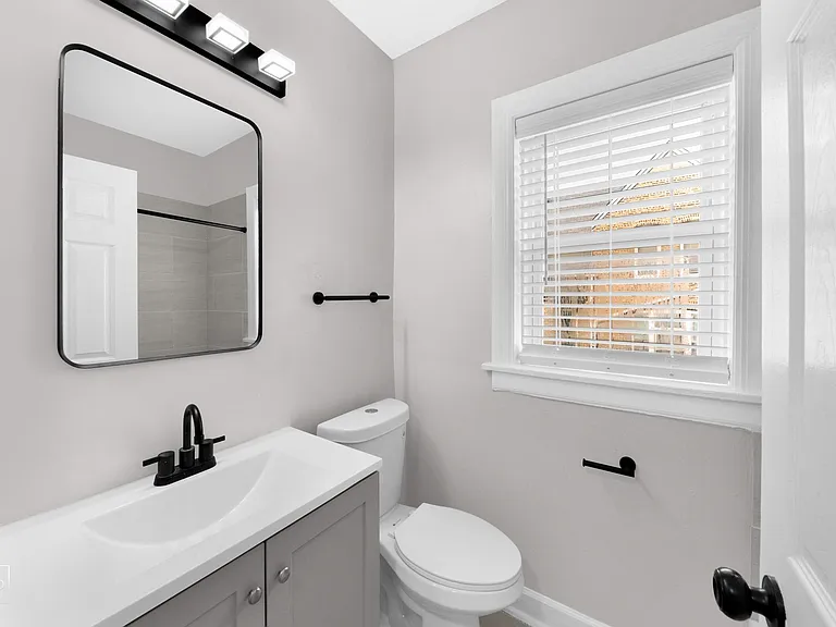 4301 W Potomac Ave — Photo 17