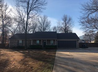 301 Foothills Dr, Poteau, OK 74953