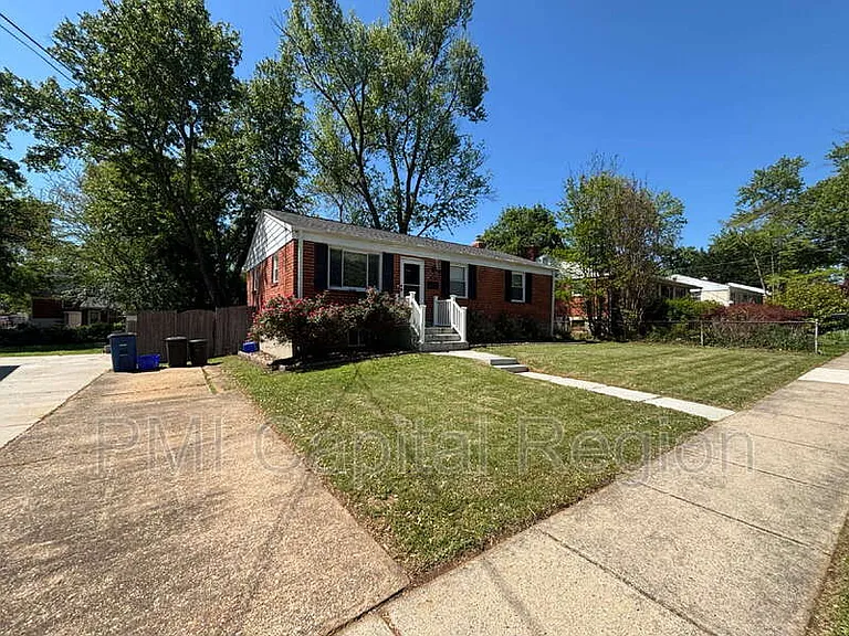 4706 Red Fox Rd — Photo 2