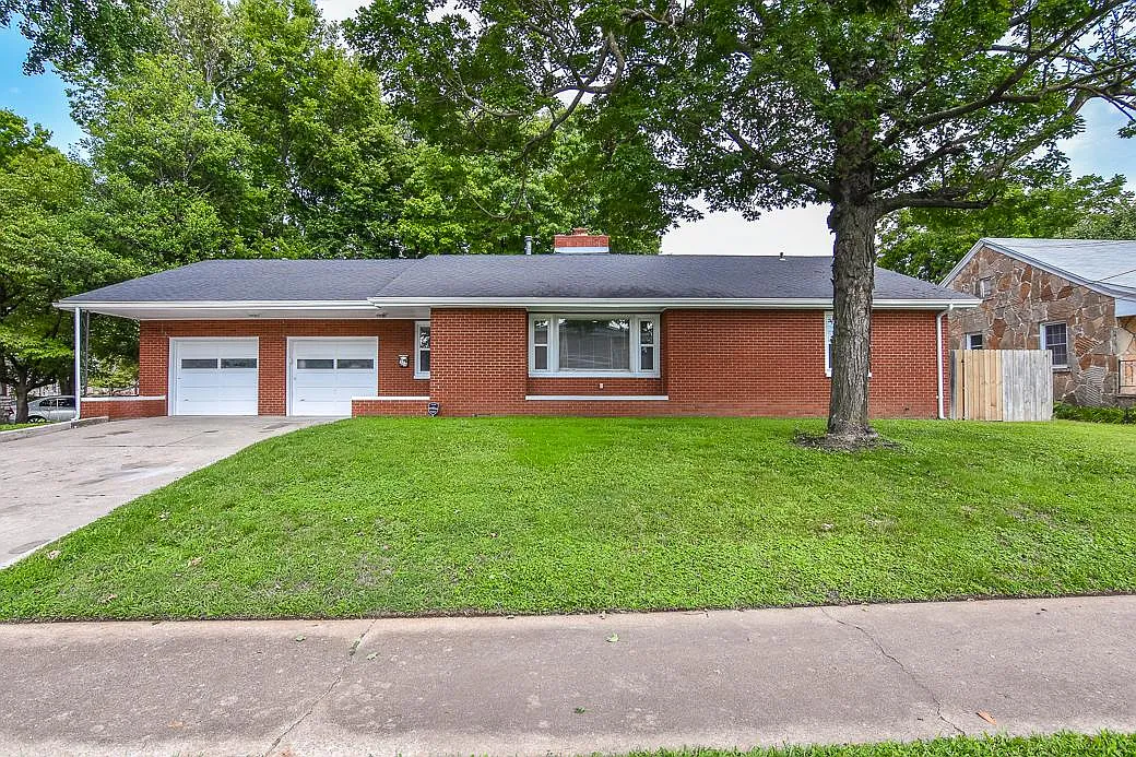 4 bed, 2000 sqft, $2,400 — Photo 1