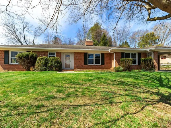 330 Northwood Dr, Pulaski, VA 24301
