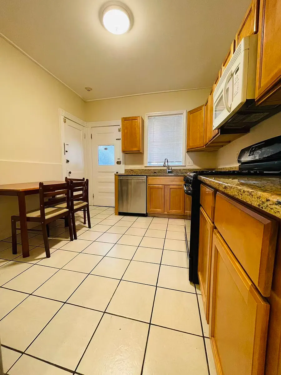 Building Photo - 158 Kelton St #2