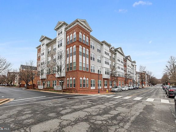 3rd image of 191 Somervelle St APT 106
