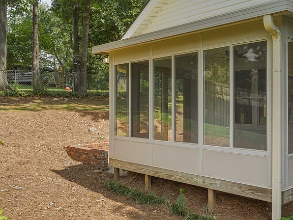 4th image of 115 Shelley Ln