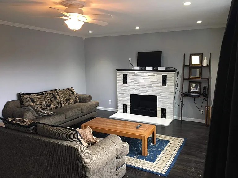 413 Chester Ave #4 — Photo 5