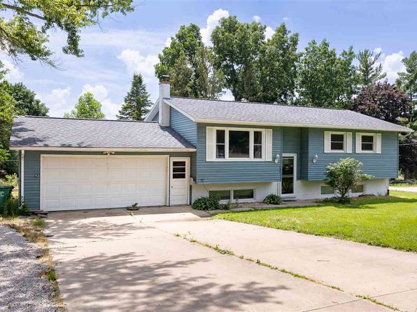 339 Lake View Dr NE, Solon, IA 52333
