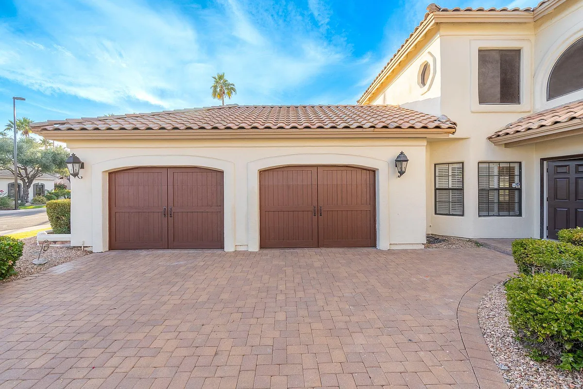 Building Photo - 1334 W Sandpiper Dr