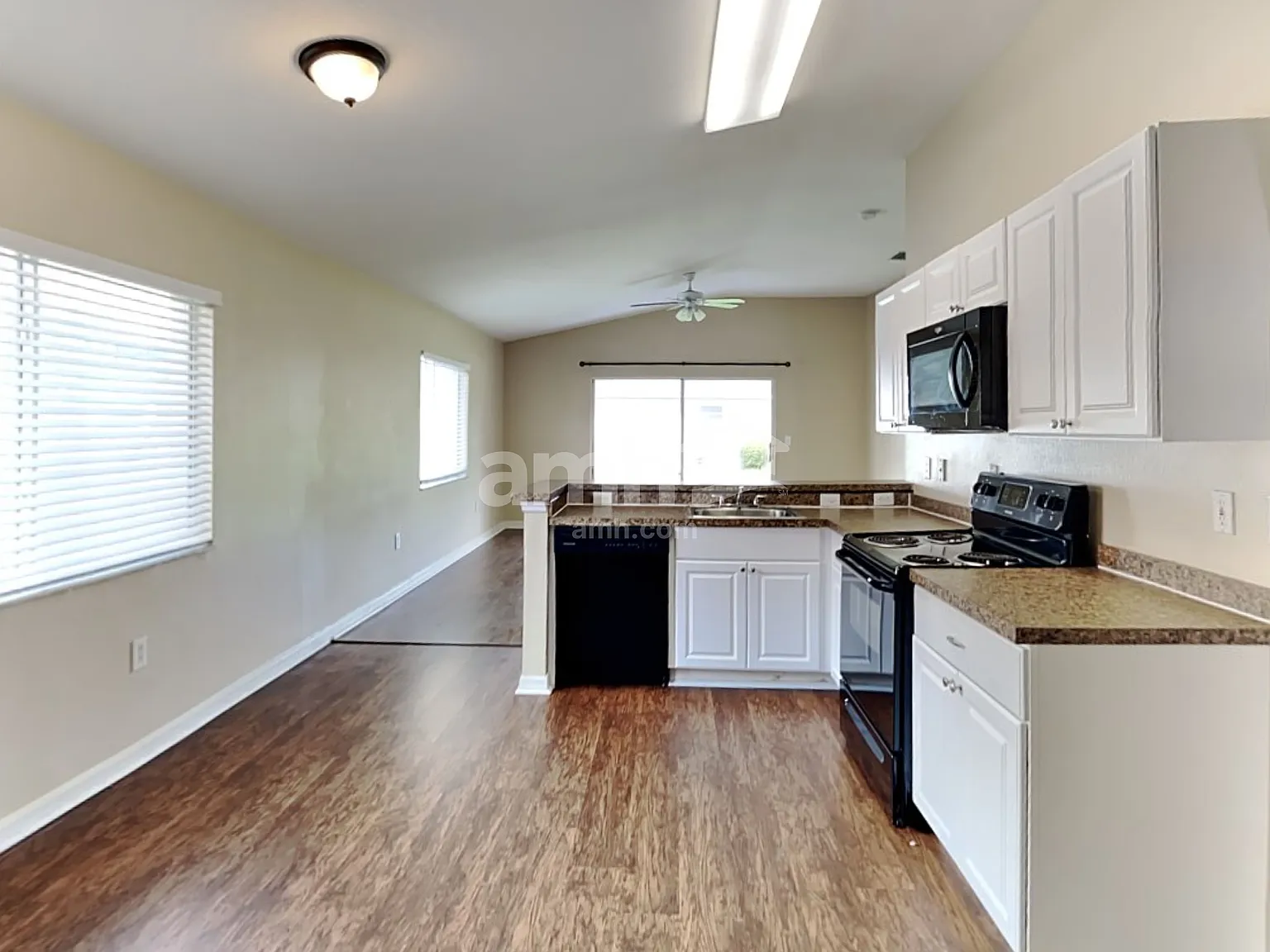 3 bed, 2.0 bath, 1772 sqft, $2,310 — Photo 3