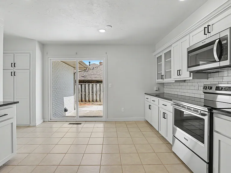 5900 N Ross Ave #2 — Photo 12