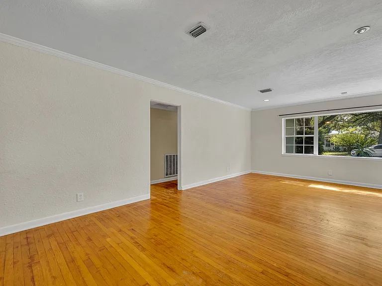 1816 Mizell Ave — Photo 11