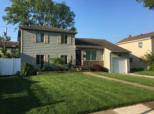 3546 Roanoke St, Seaford, NY 11783