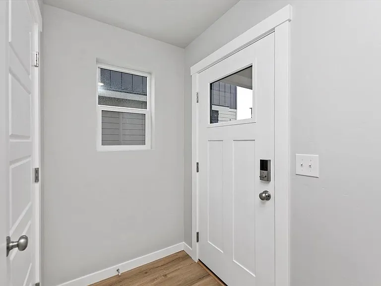 2741 E Jasmine St — Photo 6