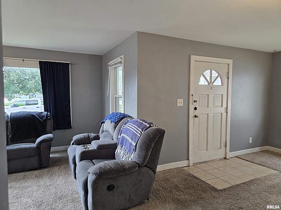 3rd image of 413 Haines Ave